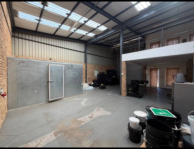 155M² WAREHOUSE TO LET IN CHLOORKOP